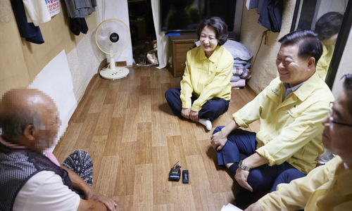 박승원 광명시장-추미애 경기도지사 14일 광명시 소하동 뚝방길 일대 밀집 주거구역 폭염 대응 상황 점검