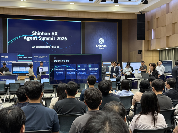21일 서울 중구 신한은행 본점 대강당에서 열린 'Shinhan AX Agent Summit 2026'에서 김금주 신한은행 AX·디지털총괄부장.