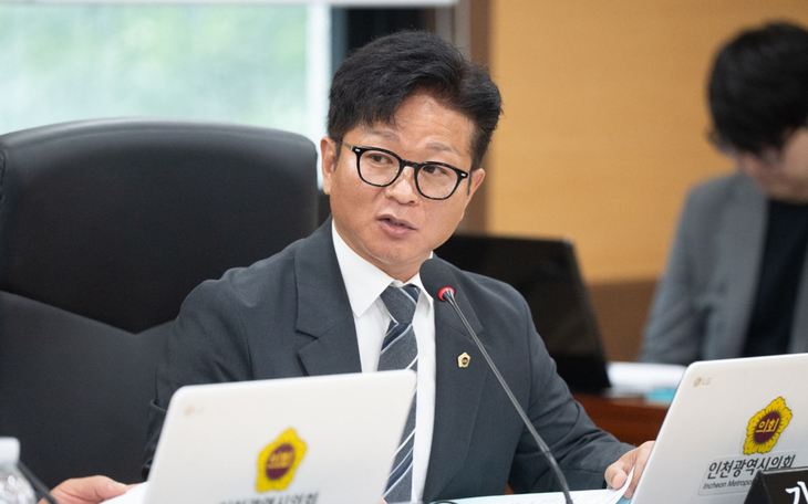 김광훈 인천시의원이 제312회 임시회 산업경제위원회에서 인천경제자유구역청 주요예산사업 추진 현황에 대해 질의하고 있다. 제공=인천시의회