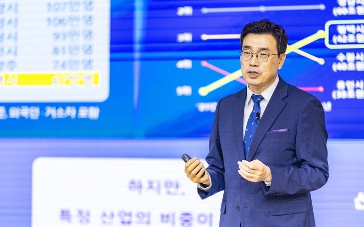 최원용 평택시장이 21일 민선 9기 출범 기자회견에서 미래 비전과 시정 운영 방향을 발표하고 있다. 제공=평택시