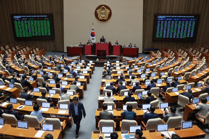 지난 21일 국회에서 열린 7월 임시국회 제1차 본회의가 열리고 있다. 사진= 연합뉴스7월 임시국회 제1차 본회의에서 전날 상정된 2차 종합특검 연장법안(