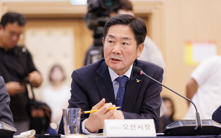 조용호 오산시장이 민선9기 첫 경기도지사-시장·군수 간담회에서 오산시 주요 현안과 성장 비전을 설명하고 있다. 제공=오산시