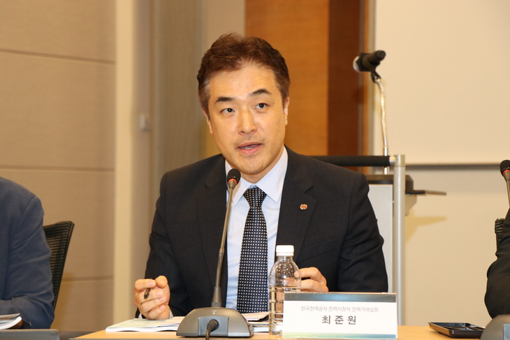 최준원 한전 전력시장처 전력거래실장이 24일 서울 중구 대한상공회의소에서 열린 '대한민국 물에너지 산업 포럼 2026'에서 발언하고 있다. 사진= 유