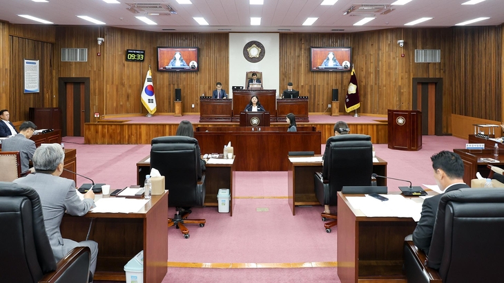 여주시의회가 24일 제82회 임시회 제2차 본회의를 열고 9일간의 임시회 일정을 마무리하고 있다. 제공=여주시의회