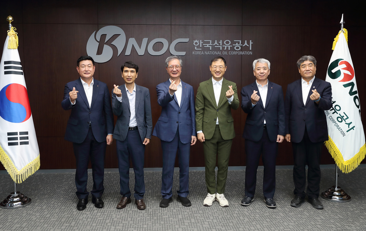 손주석 한국석유공사 사장(왼