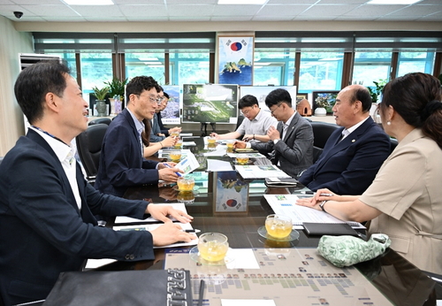 백승일 주한미군기지지원단 부단장 27일 동두천시청 방문