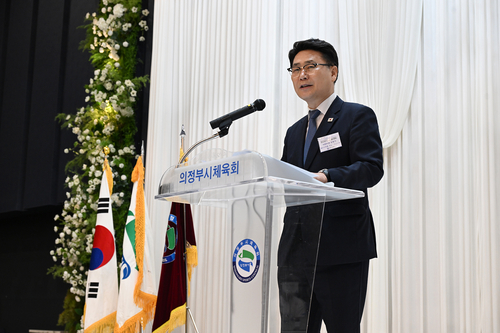 김원기 의정부시장이 25일 일본 시바타시 선수단 환영연에서 환영사 발표