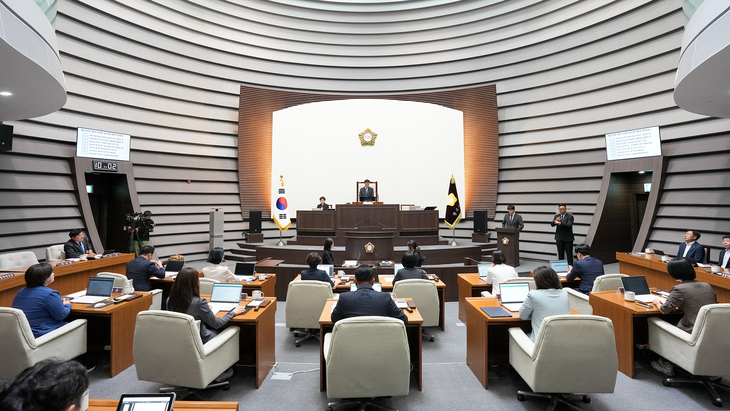박상영 광주시의회 의장이 제325회 임시회 제1차 본회의를 주재하고 있다. 제공=광주시의회