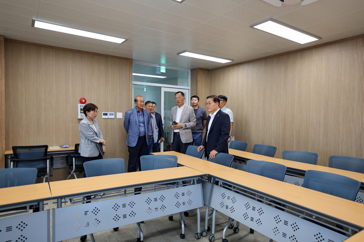 진도군, '신기항 어촌뉴딜300사업 결실' 신기활력센터 운영 본격 시작