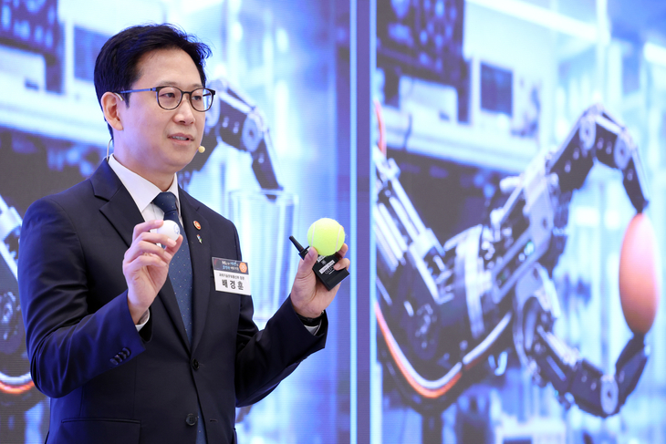 AI 3강 배경훈號 속도…취임 1년, AI부터 통신까지