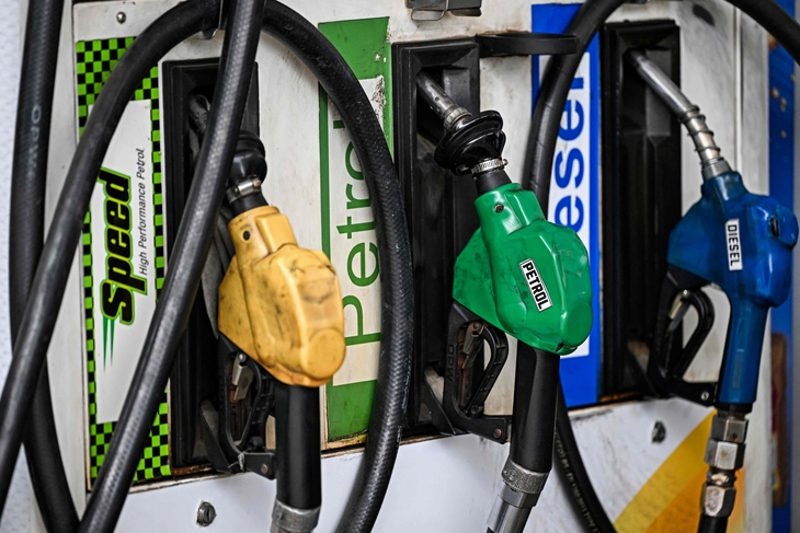 FILES-INDIA-POLITICS-ENERGY-OIL