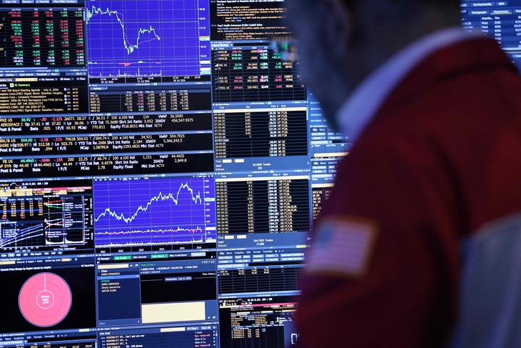 US-DOW-JONES-INDUSTRIAL-AVERAGE-DIVES-SHARPLY-AS-PRESIDENT-TRUMP