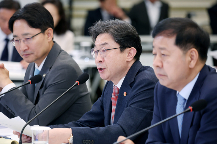 금융위 업무보고하는 이억원 위원장