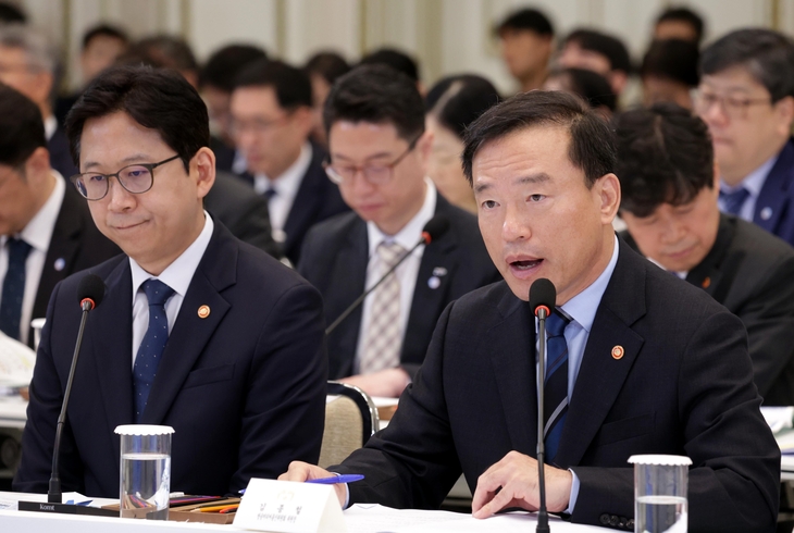 만14세 미만 SNS 규제 추진…과몰입 알고리즘도 손보나