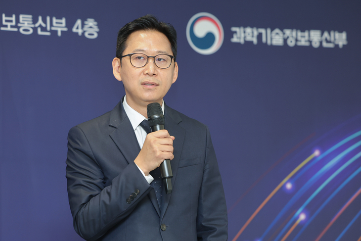취임 1주년 기자간담회 연 배경훈 부총리
