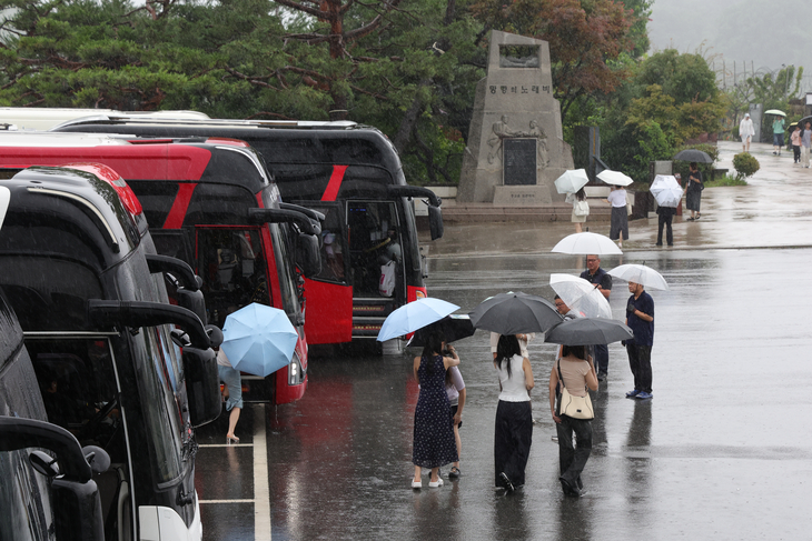 [내일날씨] 전국 비…낮 최고 37도 폭염 지속