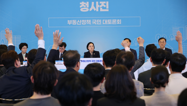 이어지는 질의