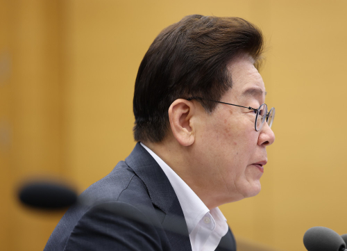 [본지 여론조사] 李지지율 6주째 하락 40.2%…민주 41.9%·국힘 37.6%