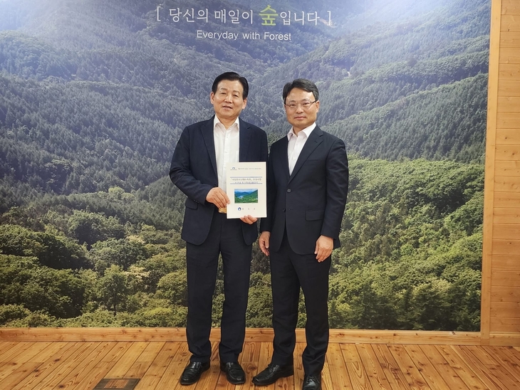 김신 완도군수, 산림청장 면담 국립완도난대수목원 조기 조성 건의