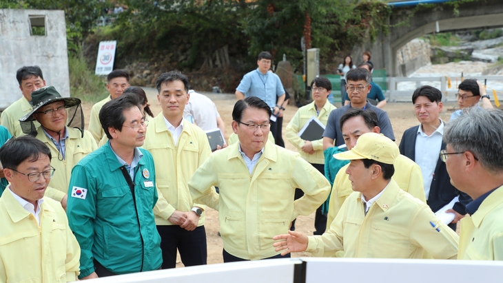김인중 한국농어촌공사 사장이 지난 4일 경남 창녕의 가뭄 현장을 찾아 '단계별 용수확보 대책' 이행상황과 농업용수 공급 현황을 점검했다. 사진=