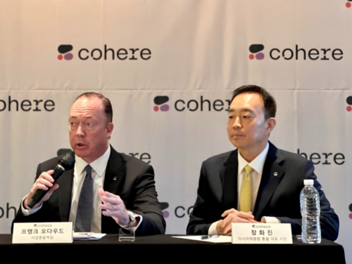 소버린 AI 기업 코히어(Cohere)의 프랭크 오다우드(Frank O'Dowd)와 장화진 아시아태평양 총괄대표 사장이 5일 서울 소공동 웨스틴조선 호텔에서 열린 기자