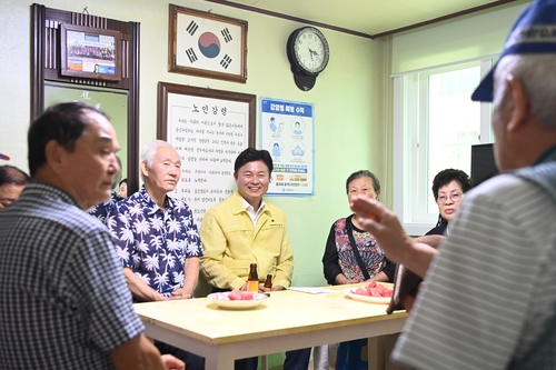 조용익 부천시장 6일 무더위쉼터로 운영 중인 원종2동 경로당 방문