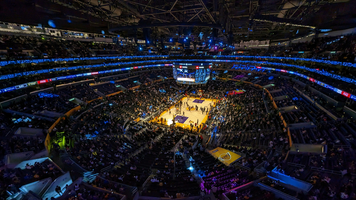 NBA 로스앤젤레스 레이커스 홈구장인 크립토닷컴 아레나에서 NBA 경기가 열리고 있다. 사진=한진트래블