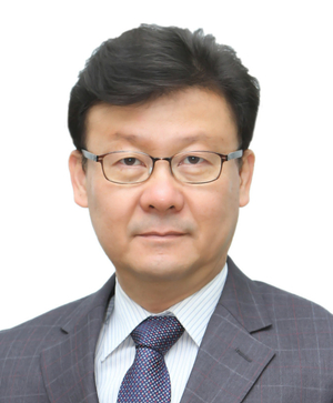 홍완식 한국동물법연구회장. 사진=네이버 프로필
