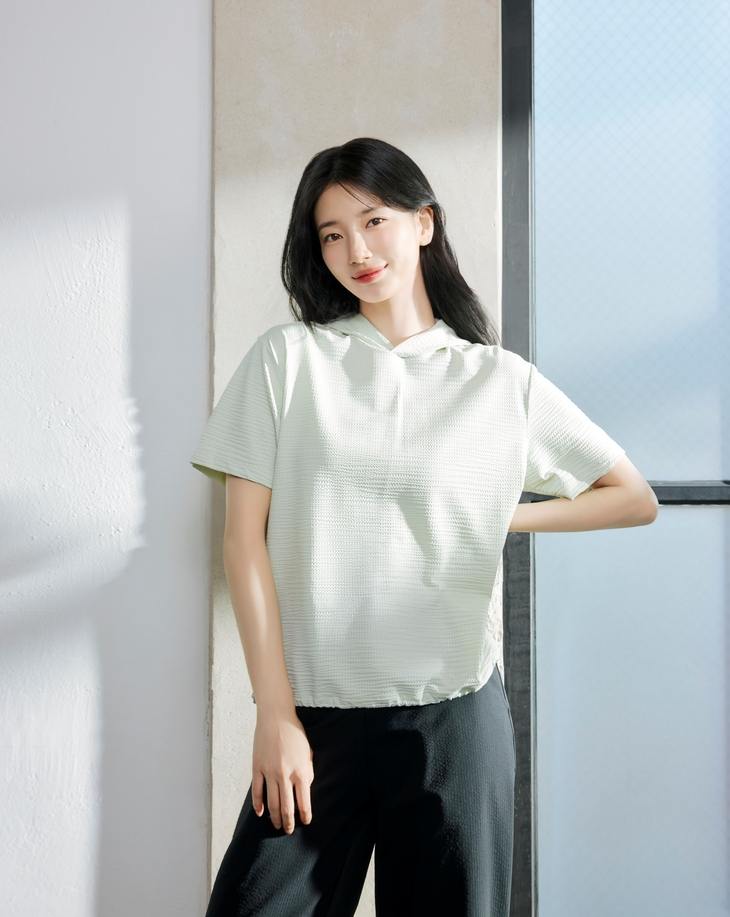 13일 K2가 출시한 냉감 시어서커 소재를 적용한 '시원서커 반팔 후디' . 사진=K2