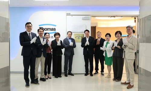 안양시 12일 ㈜토마스 '2026년 안양형 여성친화기업' 현판식 개최