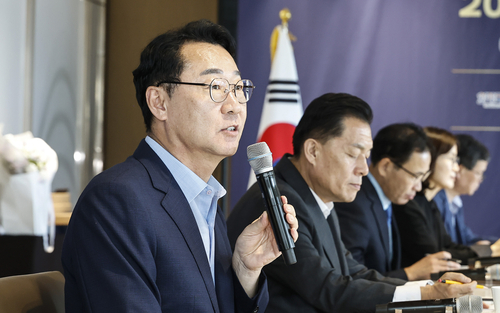 정명근 화성시장이 특례시시장협의회에서 발표를 하고 있다. 제공=화성시