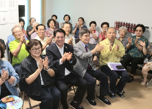 최대호 안양시장 14일 평촌자이아파트 경로당 방문