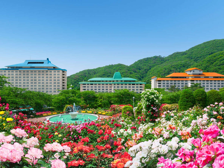하나마키 온천 장미원.