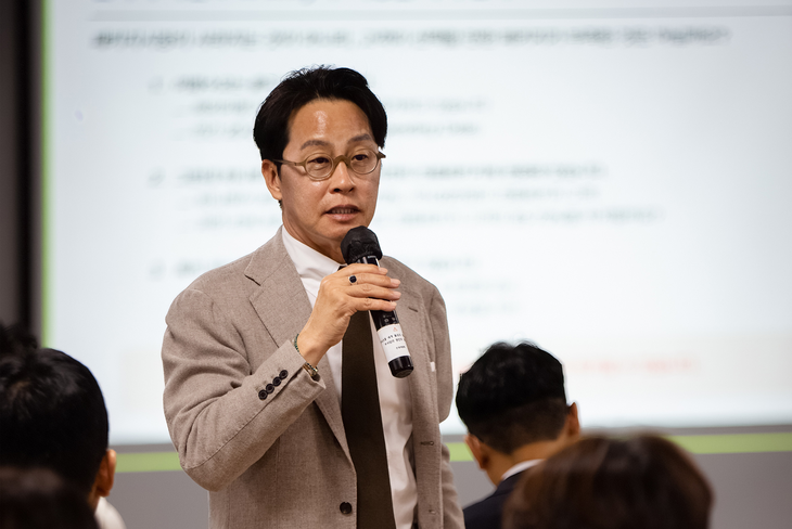 하나투어 조좌진 신임 대표가 18일 서울 종로구 하나투어 본사에서 임직원을 대상으로 전략 프레젠테이션을 진행하고 있다. 사진=하나투어