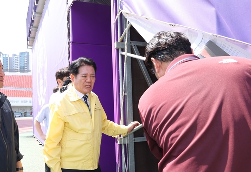 최대호 안양시장 18일 안양종합운동장 안전 상태 점검