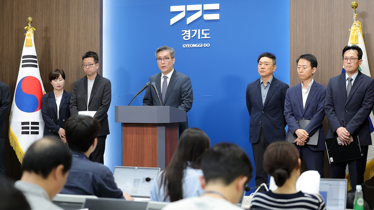 정두석 경기도 기획조정실장이 19일 경기도청 브리핑룸에서 2026년 제2회 추가경정예산안 발표 기자회견을 하고 있다. 제공=경기도