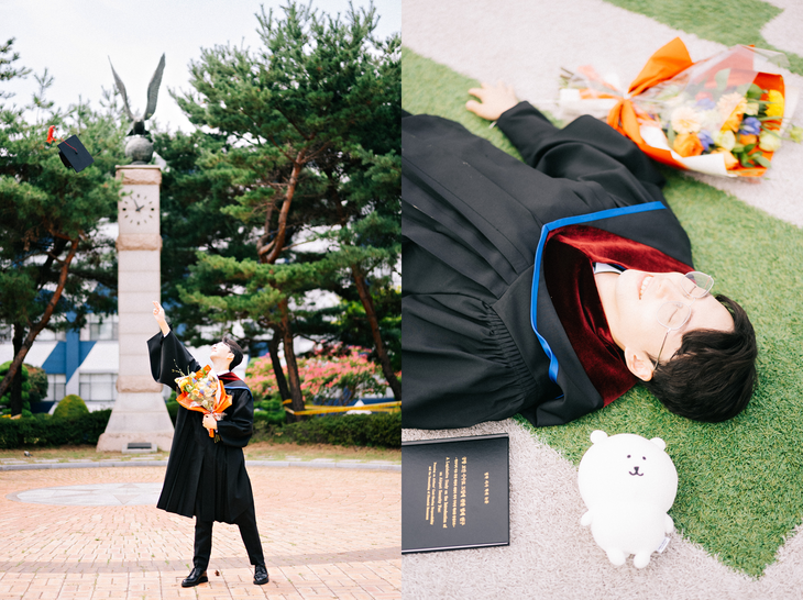 지난 20일 한국항공대학교 2025학년도 후기(제69회) 학위 수여식을 마친 본지 박규빈 기자가 교내 송골매 시계탑 앞에서 석사모를 던지고 모습(좌)과 운