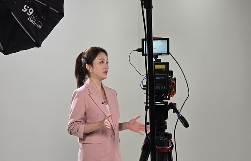 신아영 아나운서 경복대학교 스튜디오에서 수험생 맞춤형 입시 정보 전달 촬영