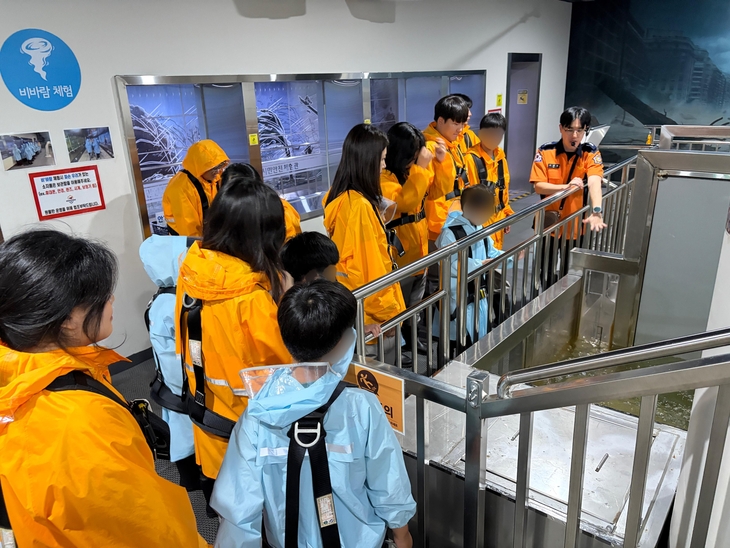 한국마사회가 지난 12일 과천시장애인복지관 아동들과 함께 보라매안전체험관을 찾아 '지역사회와 함께하는 찾아가는 안전 캠페인'을 진행했다.