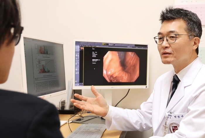 고려대 안암병원 위장관외과 박성수 교수가 난치성 위식도 역류질환에 대해 설명하고 있다. 사진=고려대 안암병원