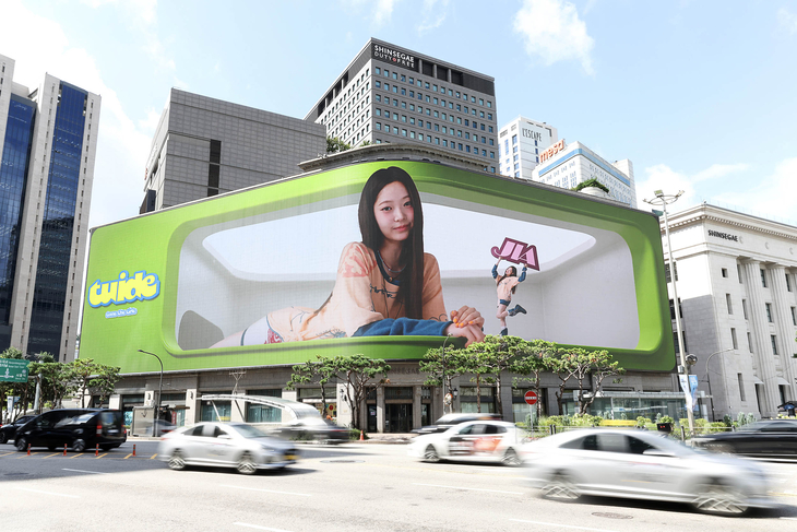신세계백화점 미디어파사드, 하이브 신인 걸그룹 '튜이드' 데뷔 뮤비 선봬