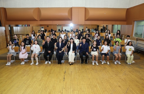 김미수 고양특례시의회 의장 25일 고양시립소년소녀합창단 연습실 응원 방문