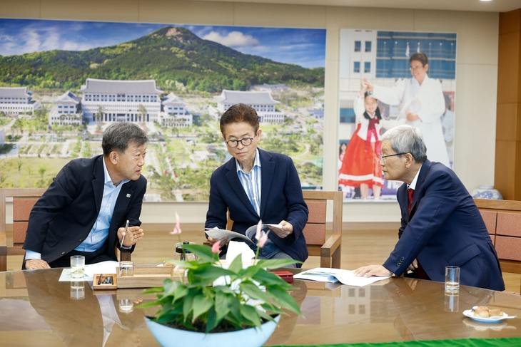 울릉군, 경북도·도의회 찾아 응급의료·관광 인프라 지원 요청