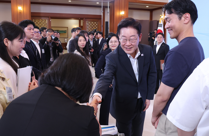 청년예산 43조 푼다…취업·주거~혼인·출산 파격 지원