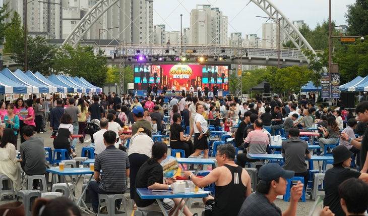 비에도 북적인 빛가람 여름축제