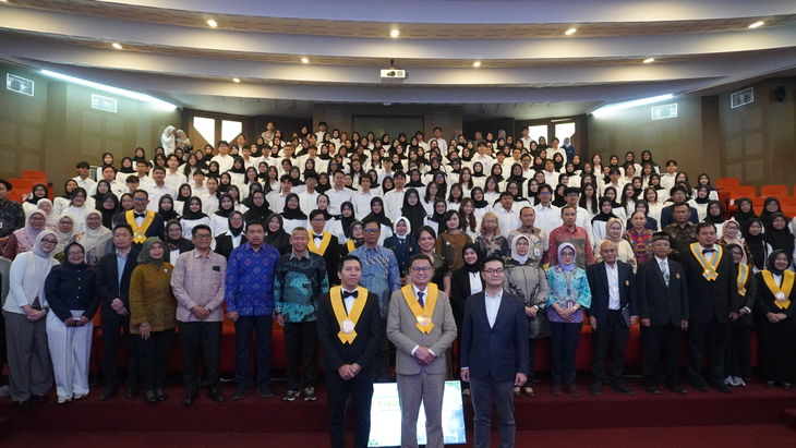 지난 13일 인도네시아 자바 파자자란 대학교(UNPAD) 약학대학에서 진행된 화장품학 학사과정 개설 기념식· ABG 프로그램 출범식에 참여한 정민경 코스맥