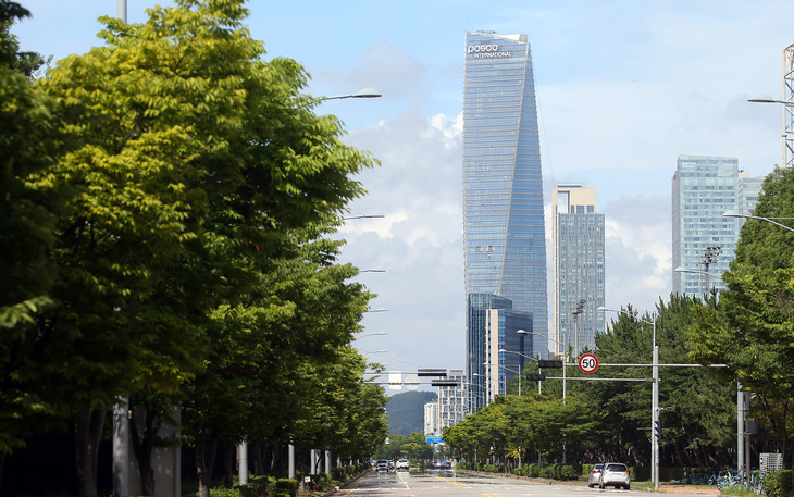 송도 국제도시 일대 고층 빌딩과 도로 전경. 제공=인천경제청