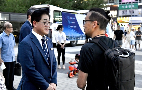 이기형 김포시장 28일 오후 6시부터 8시까지 김포골드라인 구래역 광장에서 이동시장실 첫 회차 운영