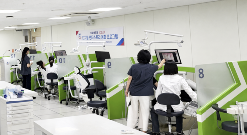 경복대학교 치위생학과 학생들 디지털 장비 활용 평가 참여