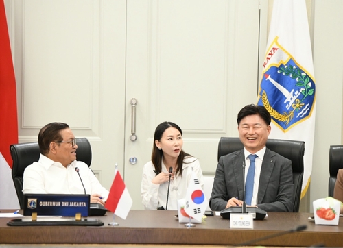 조용익 부천시장(우)-자카르타 주지사 27일 경제-의료 분야 교류 확장 논의